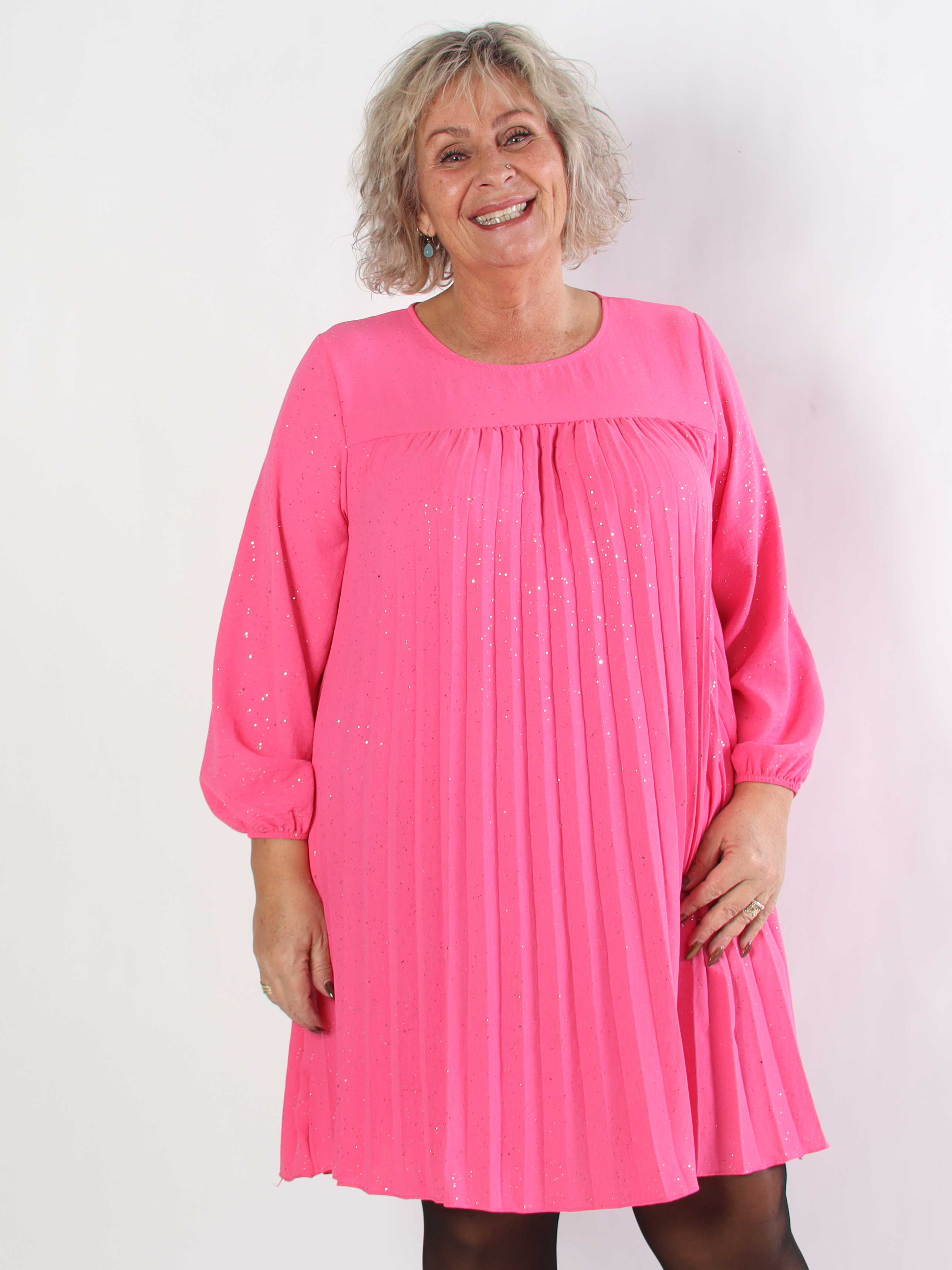 Nancy Glitter Short L/S - Plisserad plus size klänning med fickor och glitter